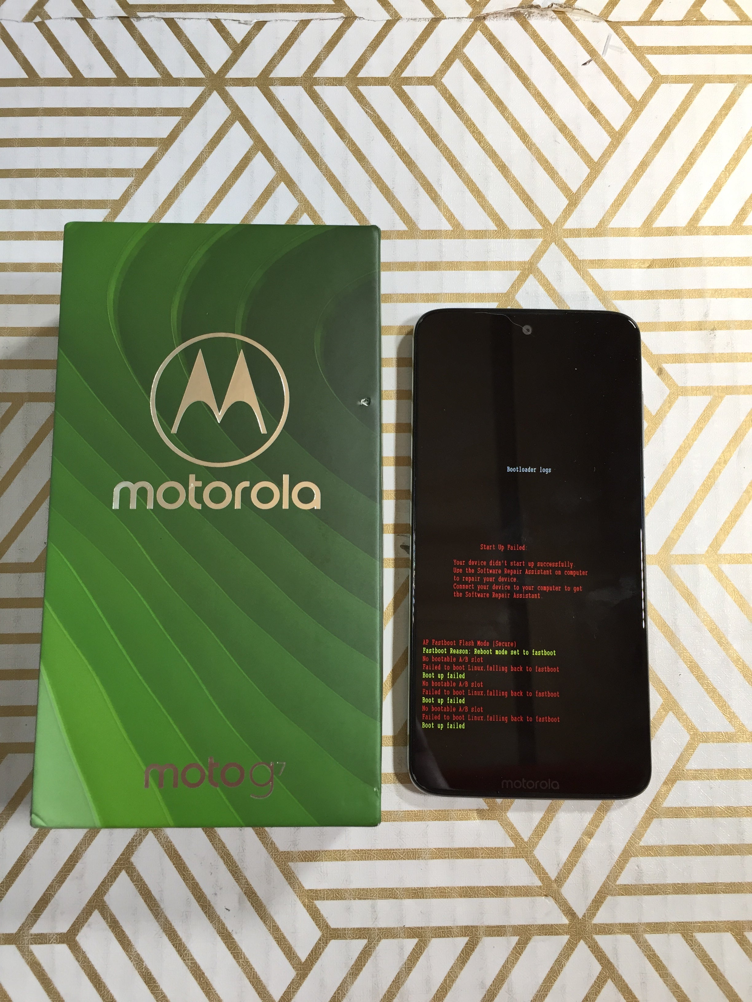 **PARTS ONLY: PHONE WILL NOT REBOOT** Moto G7 - 64GB - XT1962-1 (7926227599598)